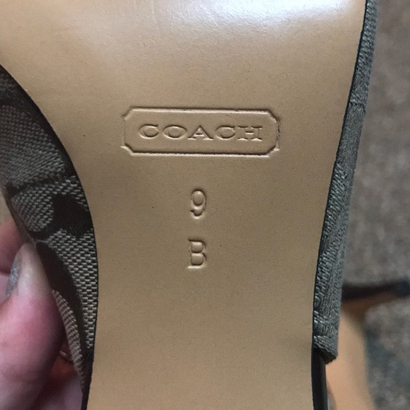 COACH Heels 🌺🌺🌺 - Picture 5 of 8
